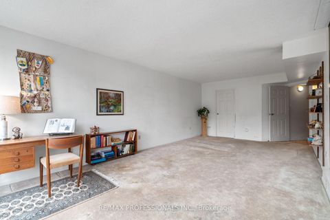 Photo 18 at 404 - 2545 Bloor Street W, Swansea, Toronto