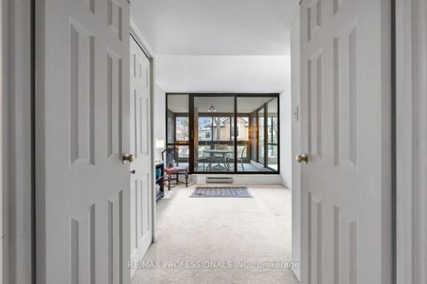 Photo 21 at 404 - 2545 Bloor Street W, Swansea, Toronto