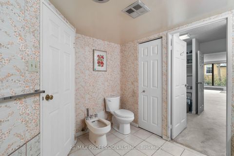 Photo 25 at 404 - 2545 Bloor Street W, Swansea, Toronto