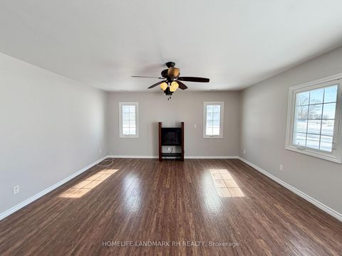 Photo 12 at 586 Lake Drive S, Keswick South, Georgina