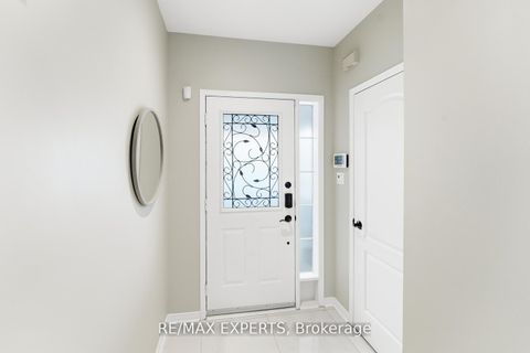 Photo 4 at 75 Delattaye Avenue, Bayview Northeast, Aurora