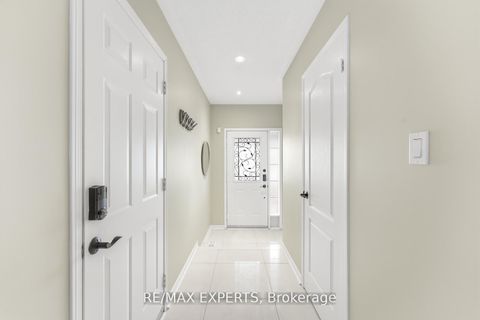 Photo 5 at 75 Delattaye Avenue, Bayview Northeast, Aurora