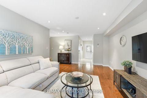 Photo 11 at 75 Delattaye Avenue, Bayview Northeast, Aurora