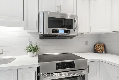 Photo 15 at 75 Delattaye Avenue, Bayview Northeast, Aurora