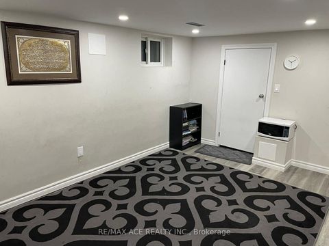 Photo 3 at 169 Flora Drive, Dorset Park, Toronto