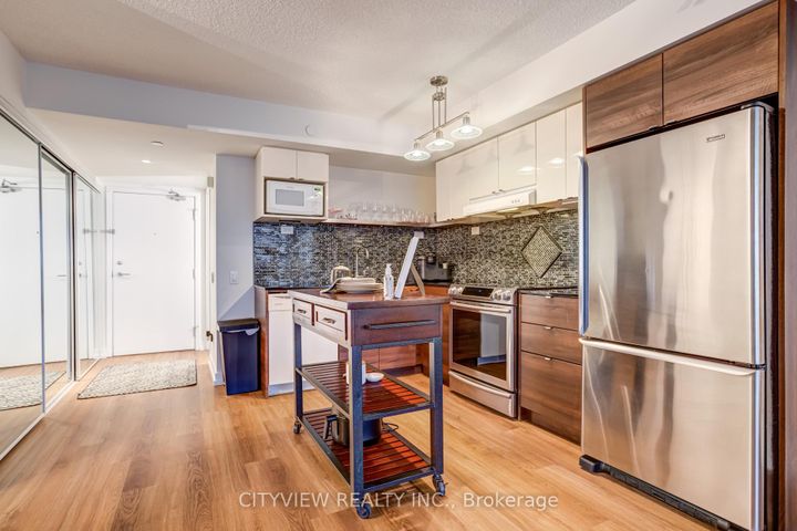 Photo 6 at 1009 - 72 Esther Shiner Boulevard, Bayview Village, Toronto