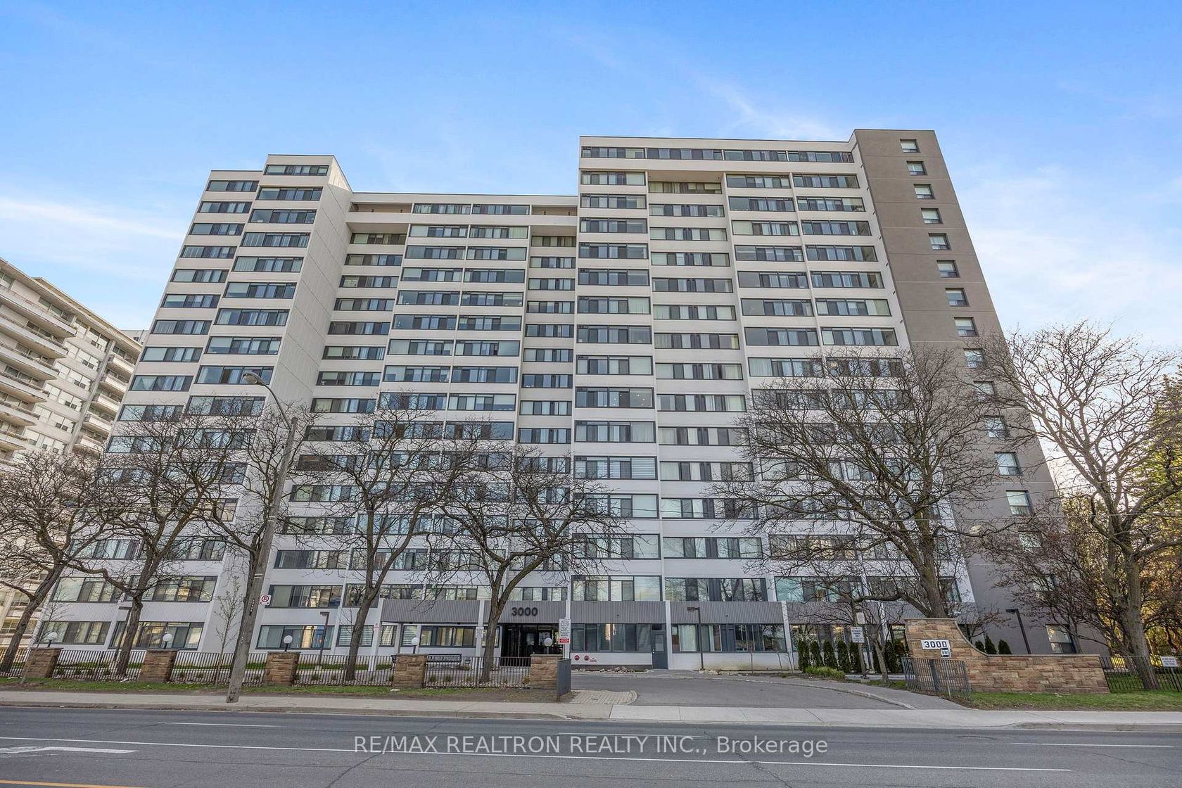 601 - 3000 Bathurst Street, Lawrence, Toronto 