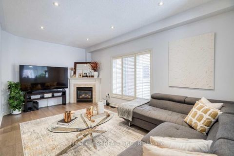 Photo 5 at 36 Brackenwood Avenue, Westbrook, Richmond Hill