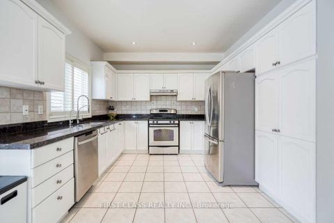 Photo 9 at 36 Brackenwood Avenue, Westbrook, Richmond Hill