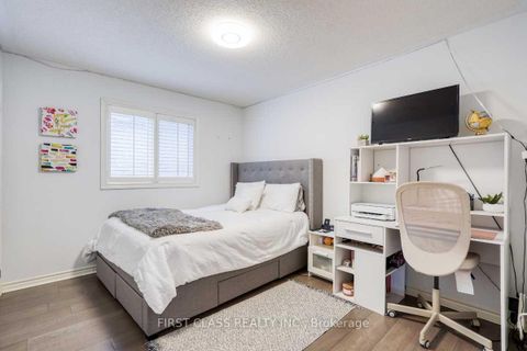 Photo 13 at 36 Brackenwood Avenue, Westbrook, Richmond Hill