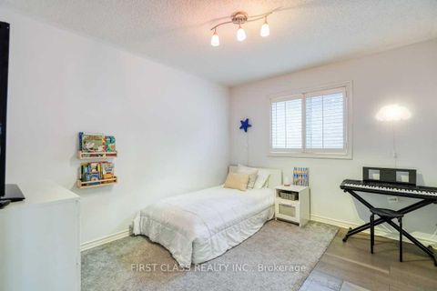 Photo 14 at 36 Brackenwood Avenue, Westbrook, Richmond Hill