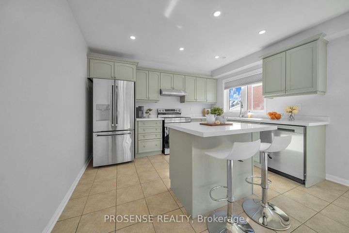 Photo 12 at 28 Mercedes Road, Northwest Brampton, Brampton