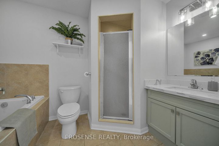 Photo 23 at 28 Mercedes Road, Northwest Brampton, Brampton