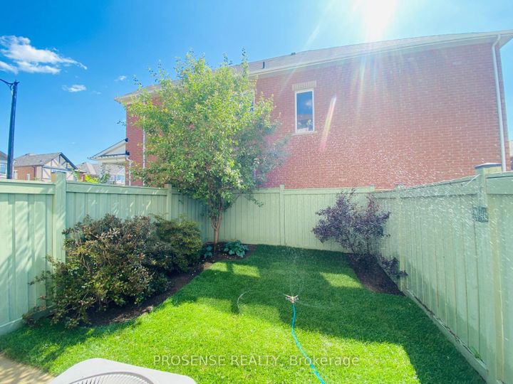 Photo 33 at 28 Mercedes Road, Northwest Brampton, Brampton