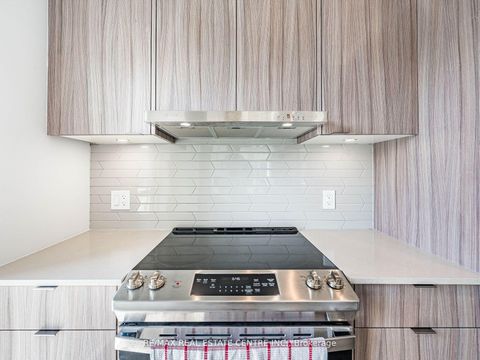 Photo 9 at 910 - 4130 Parkside Village Drive W, City Centre, Mississauga