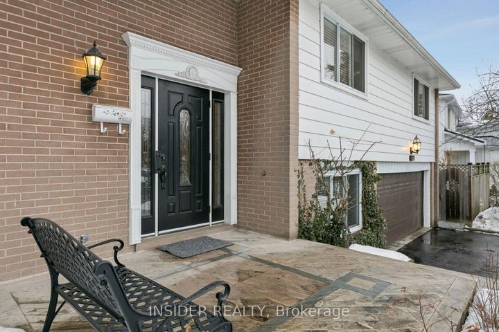 Photo 2 at 2078 Stanfield Road, Lakeview, Mississauga