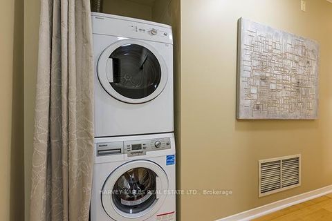 Photo 15 at 302 - 1901 Yonge Street, Mount Pleasant West, Toronto