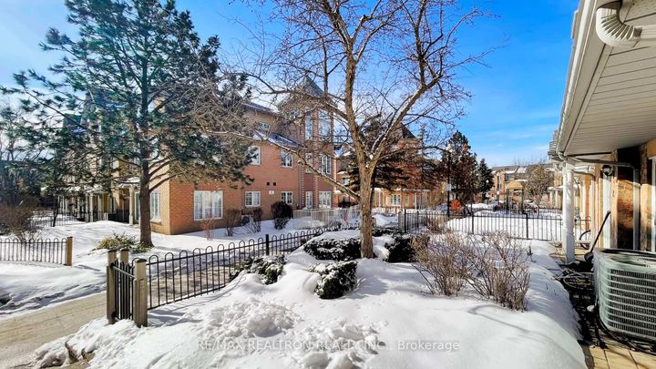 Photo 3 at 3 - 2 Alpen Way, Unionville, Markham