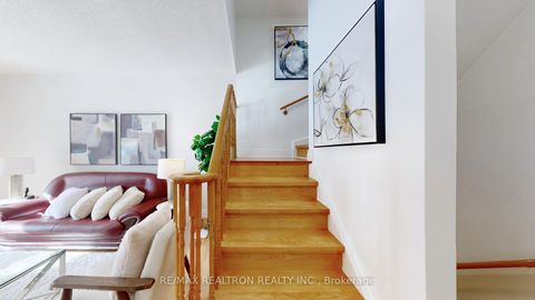 Photo 13 at 3 - 2 Alpen Way, Unionville, Markham