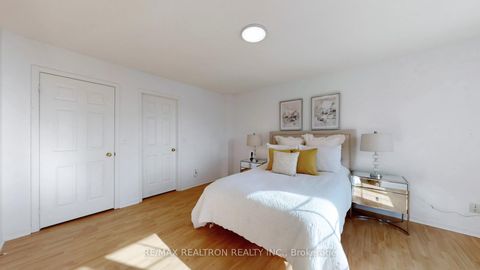 Photo 25 at 3 - 2 Alpen Way, Unionville, Markham