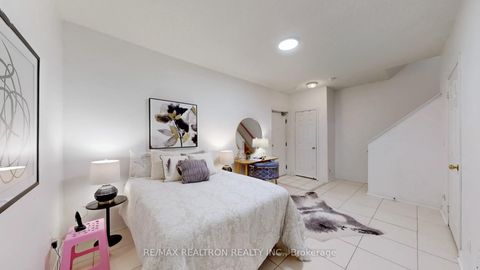 Photo 33 at 3 - 2 Alpen Way, Unionville, Markham