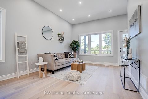 Photo 1 at 15 Farley Circle, Historic Lakeshore Communities, Georgina