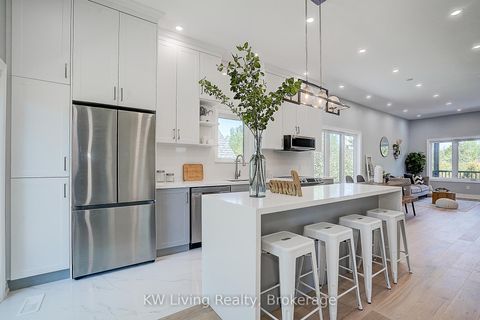 Photo 7 at 15 Farley Circle, Historic Lakeshore Communities, Georgina