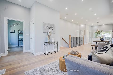 Photo 8 at 15 Farley Circle, Historic Lakeshore Communities, Georgina