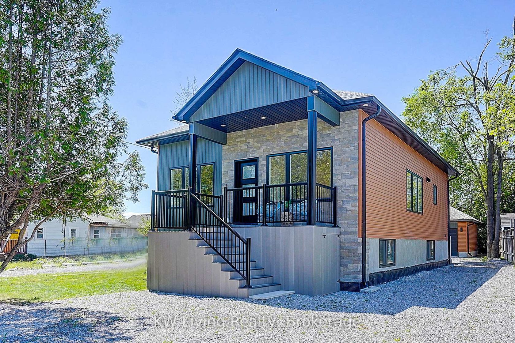 15 Farley Circle, Historic Lakeshore Communities, Georgina photo number 2