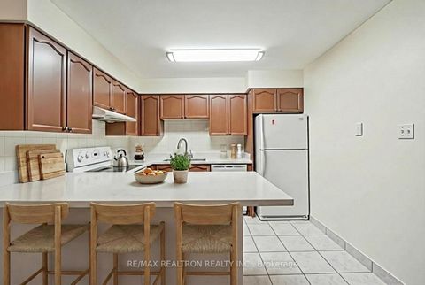 Photo 1 at 511 - 256 Doris Avenue, Willowdale East, Toronto