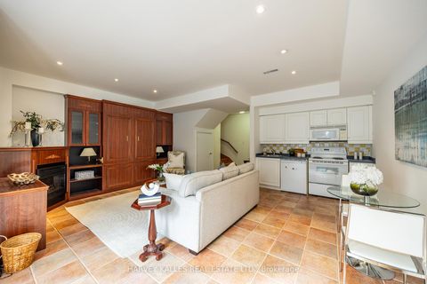 Photo 34 at 51 Shaftesbury Avenue, Moore Park, Toronto