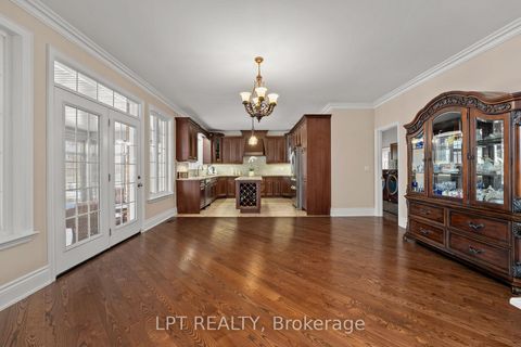 Photo 13 at 18 Wolford Court, Historic Lakeshore Communities, Georgina