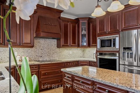 Photo 19 at 18 Wolford Court, Historic Lakeshore Communities, Georgina