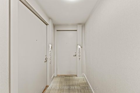 Photo 7 at 2007 - 6 Sonic Way, Flemingdon Park, Toronto