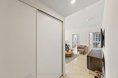 Photo 9 at 2007 - 6 Sonic Way, Flemingdon Park, Toronto