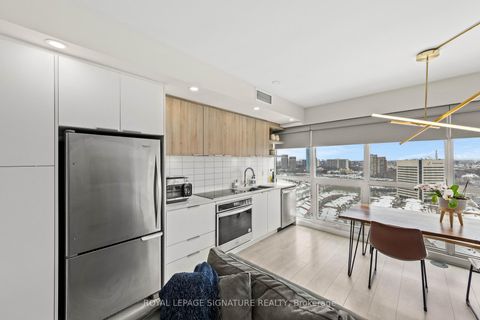 Photo 15 at 2007 - 6 Sonic Way, Flemingdon Park, Toronto