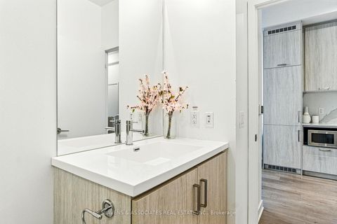 Photo 16 at 201 - 60 Honeycrisp Crescent, Vaughan Corporate Centre, Vaughan