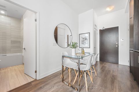 Photo 9 at 223 - 60 Honeycrisp Crescent, Vaughan Corporate Centre, Vaughan