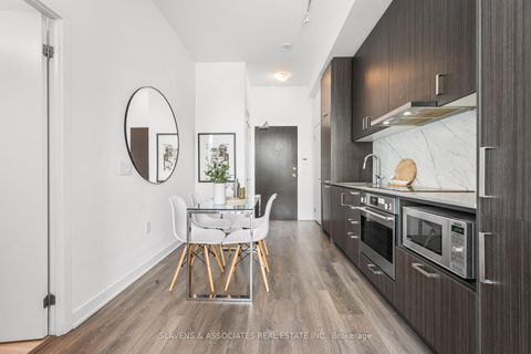 Photo 13 at 223 - 60 Honeycrisp Crescent, Vaughan Corporate Centre, Vaughan