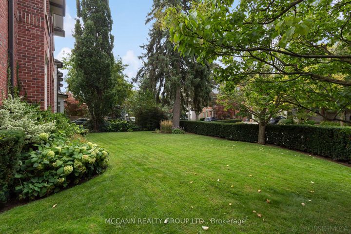 Photo 2 at 21 De Vere Gardens, Nortown, Toronto