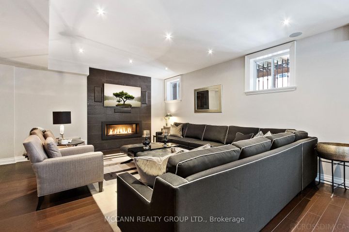 Photo 34 at 21 De Vere Gardens, Nortown, Toronto