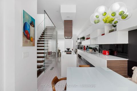 Photo 3 at 258 Manning Avenue, Bellwoods, Toronto