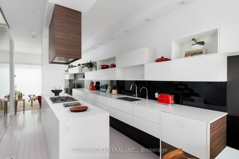 Photo 4 at 258 Manning Avenue, Bellwoods, Toronto