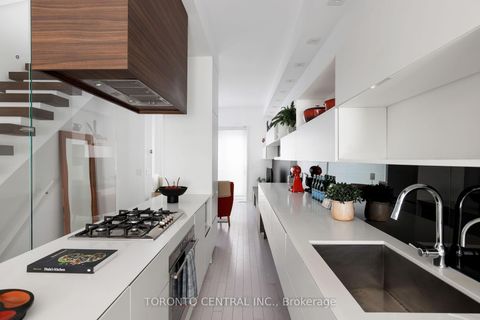 Photo 5 at 258 Manning Avenue, Bellwoods, Toronto