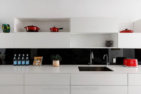 Photo 6 at 258 Manning Avenue, Bellwoods, Toronto