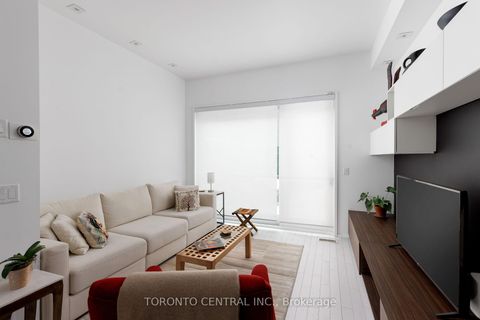 Photo 7 at 258 Manning Avenue, Bellwoods, Toronto