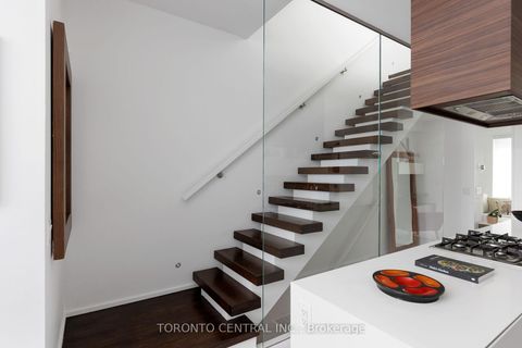 Photo 14 at 258 Manning Avenue, Bellwoods, Toronto