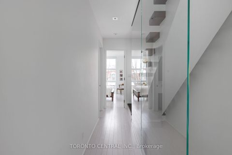 Photo 15 at 258 Manning Avenue, Bellwoods, Toronto