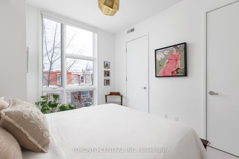 Photo 17 at 258 Manning Avenue, Bellwoods, Toronto