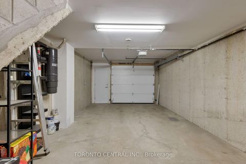 Photo 41 at 258 Manning Avenue, Bellwoods, Toronto